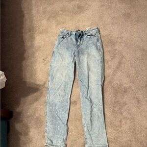 Hollister Ultra High Rise Mom Jeans